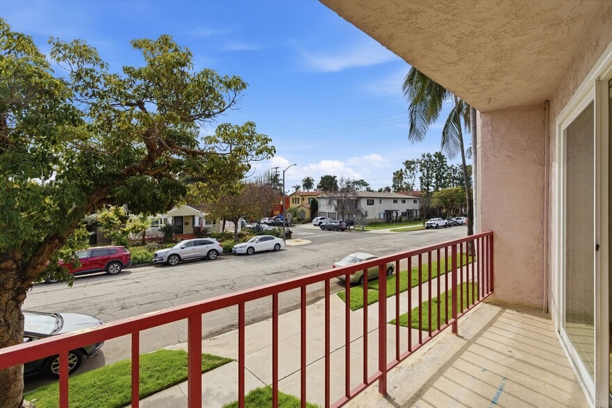 Building Photo - 3609 E 2nd St