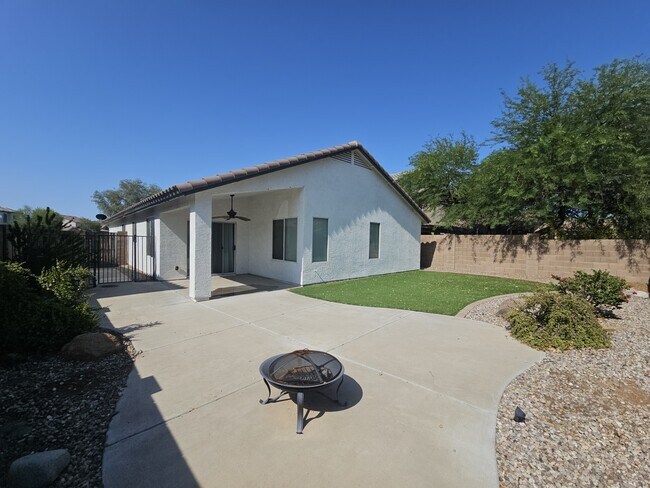 Building Photo - 3368 W Five Mile Peak Dr