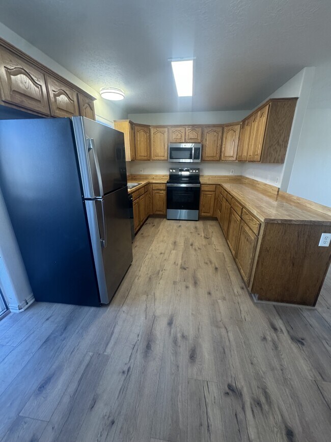 Primary Photo - 1122 E 300 S