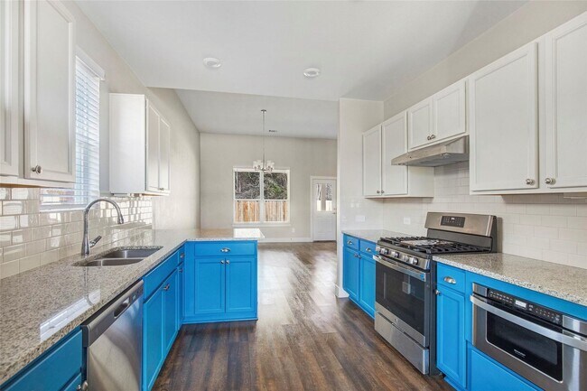 Building Photo - Very functional floor plan, has game room/...