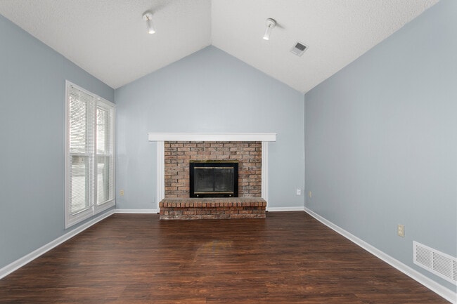 Building Photo - 402 NE Independence Ave