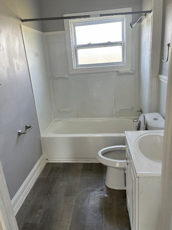 Building Photo - 2833 E 100th St