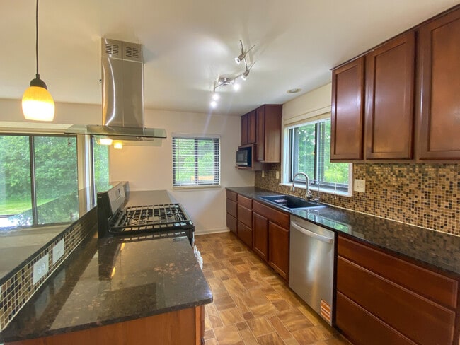 Building Photo - 23589 Hickory Grove Ln