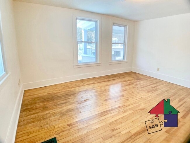 Building Photo - 300 Elm St