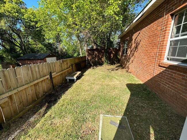Building Photo - Old Town duplex right by Leon High!!!