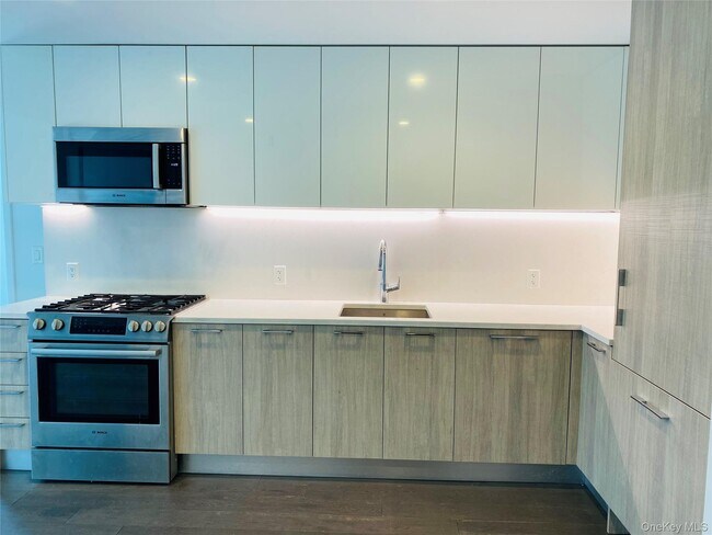 Building Photo - 131-40-131-40 40th Rd