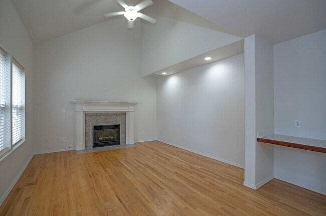 Building Photo - Very Nice 3 Bedroom Home - Cul de sac!