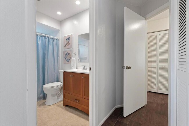 Building Photo - 6552 Waterford Cir