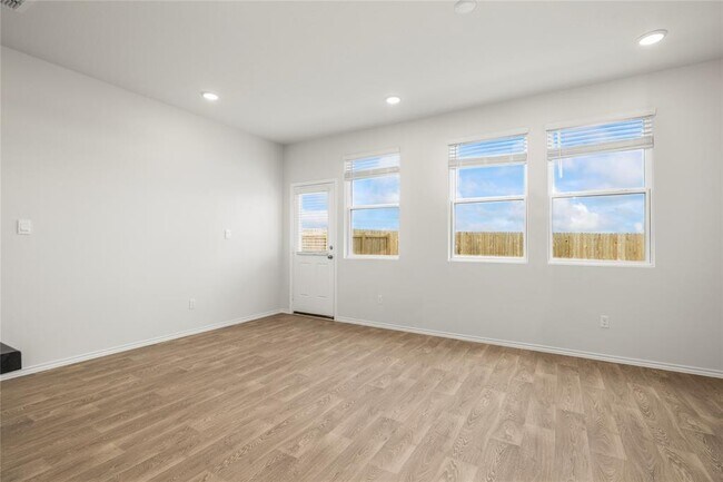 Building Photo - 119 Kendall Ln