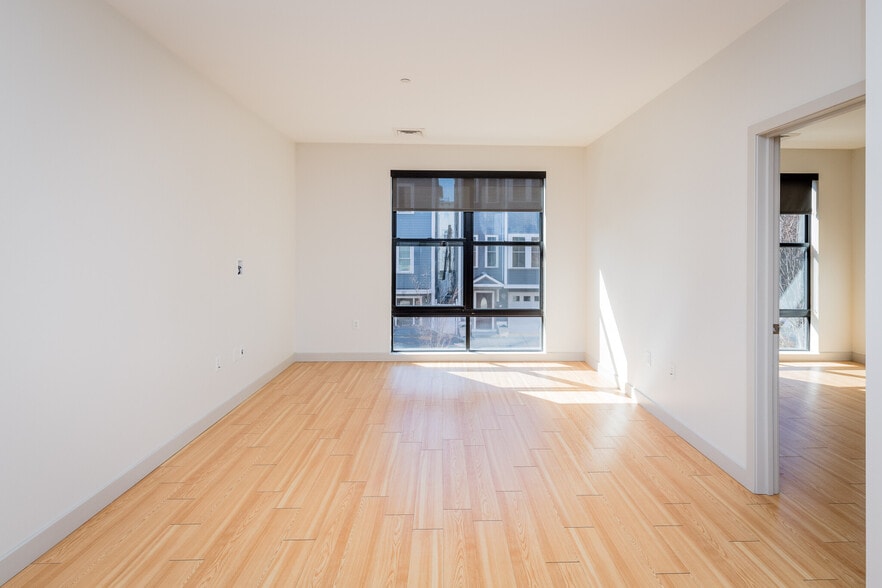 Building Photo - 320 D St
