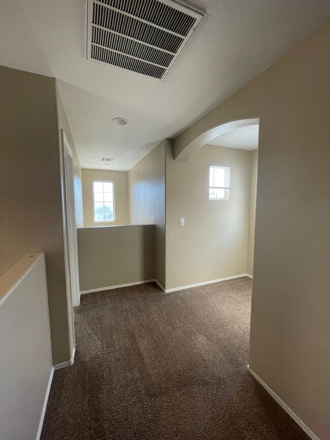 Building Photo - 4348 Santa Clarita Ave