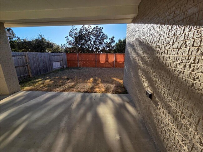 Building Photo - 221 Bauer Lp