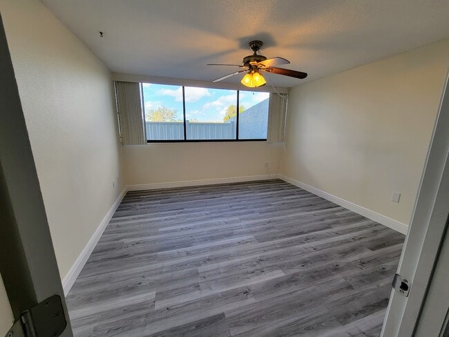 Building Photo - 500 Treasure Island Causeway