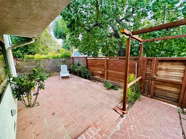 View of private front yard patio - 5303 Alhama Dr