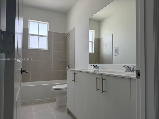 Building Photo - 2659 SE 24th Dr