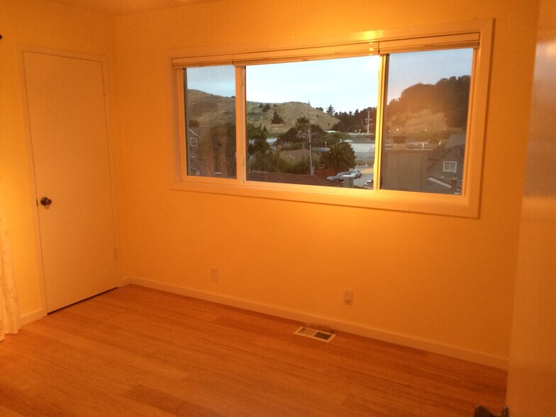 Building Photo - 233 Reichling Ave