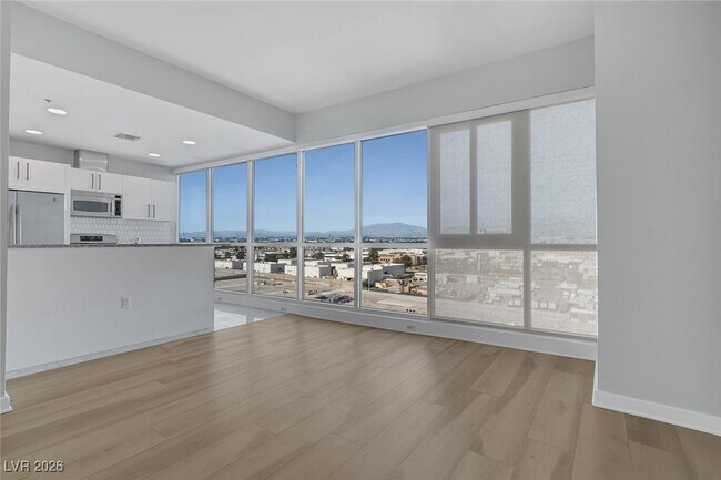 Building Photo - 4525 Dean Martin Dr