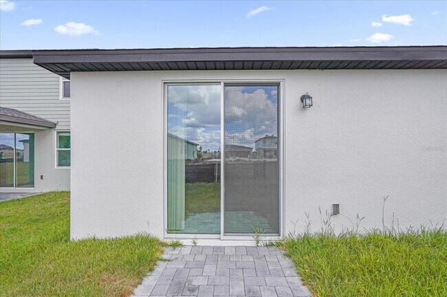 Building Photo - 5526 Clove Row