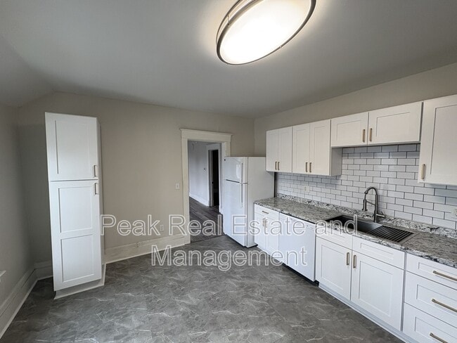 Building Photo - 744 Oakland Ave SW