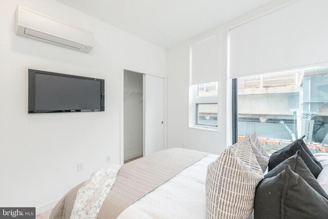 Building Photo - 1131-39 N Front St