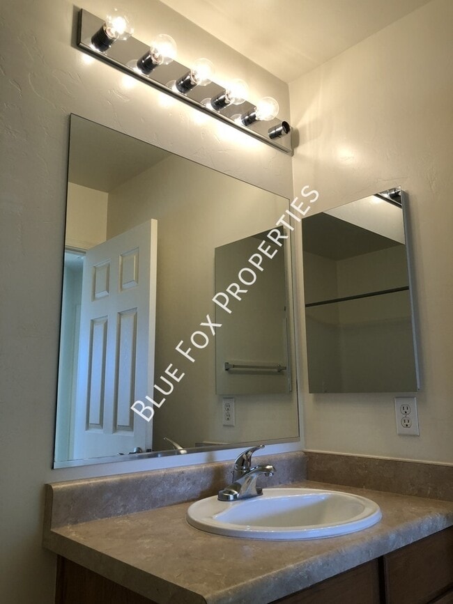 Building Photo - 7651 E Majestic Palm Ln