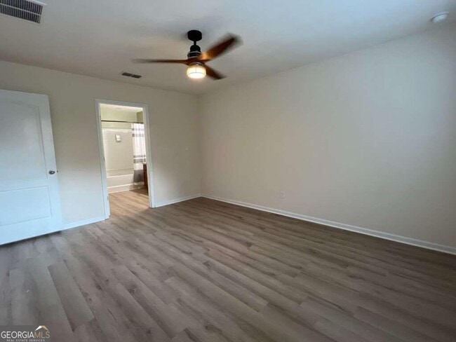 Building Photo - Act Fast on this Beautiful 4BR/2BA