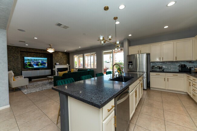 Building Photo - 43247 Fiore St