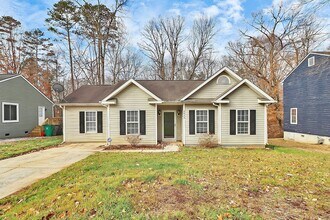 Building Photo - Updated 3 bed 2 bath near National Whitewater Center and CLT airport!