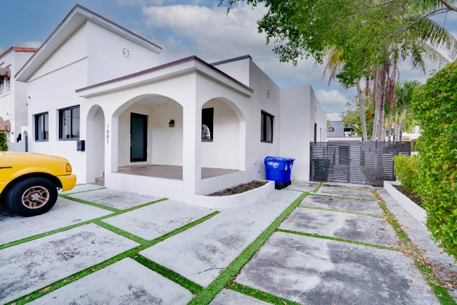 Primary Photo - 1687 SW 11th St