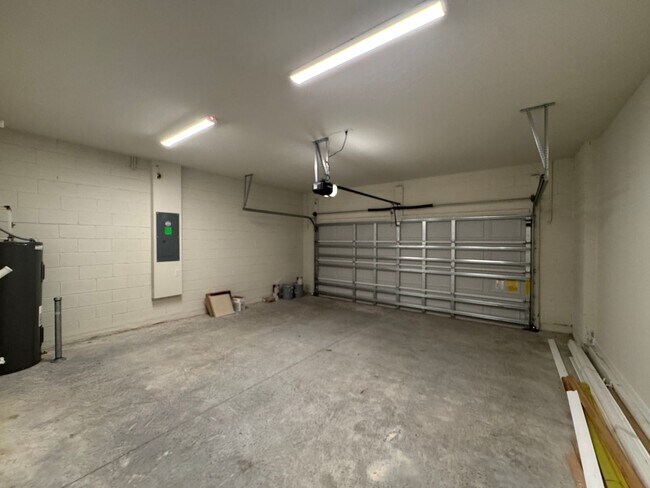 Building Photo - 5555 Settlingstone Ln