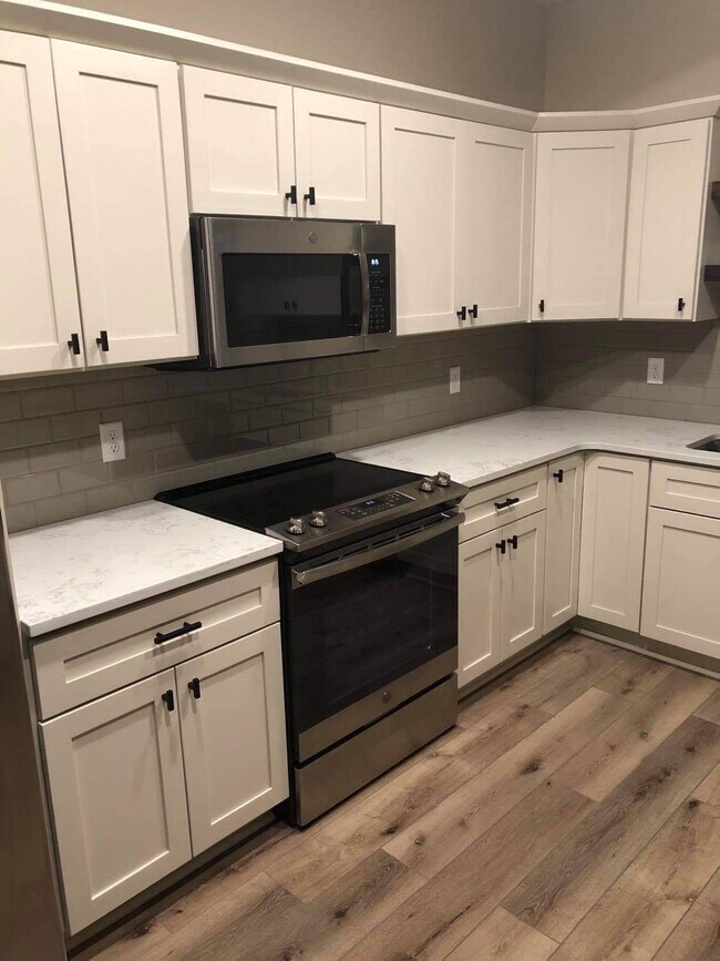 Building Photo - 6460 Galleria Dr