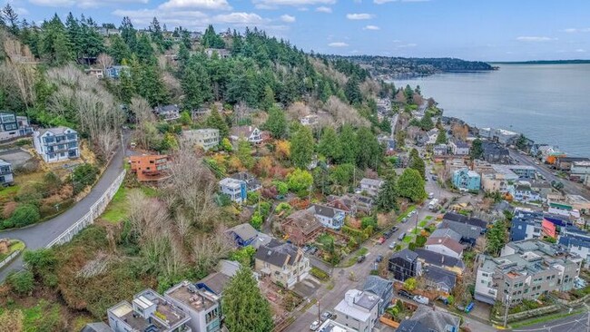 Building Photo - Quintessential West Seattle Townhome with ...