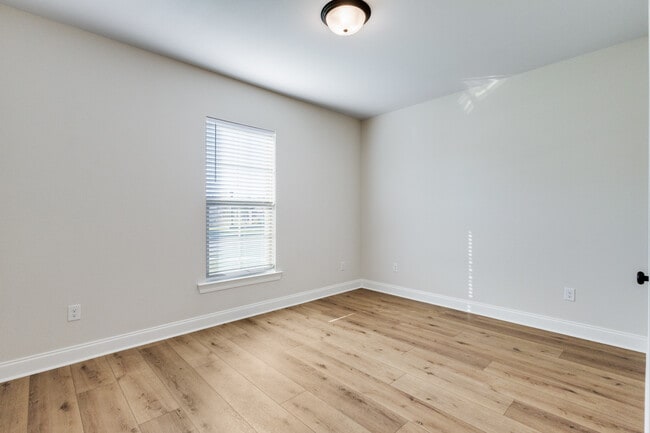 Building Photo - 104 Claystone Rd