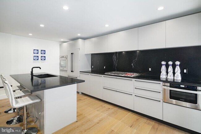 Building Photo - 1126 Lombard St