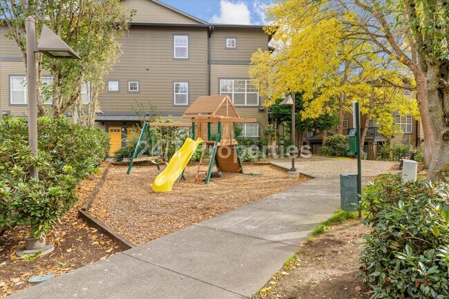 Building Photo - 3 BD I 2.5 BA Beaverton Townhome