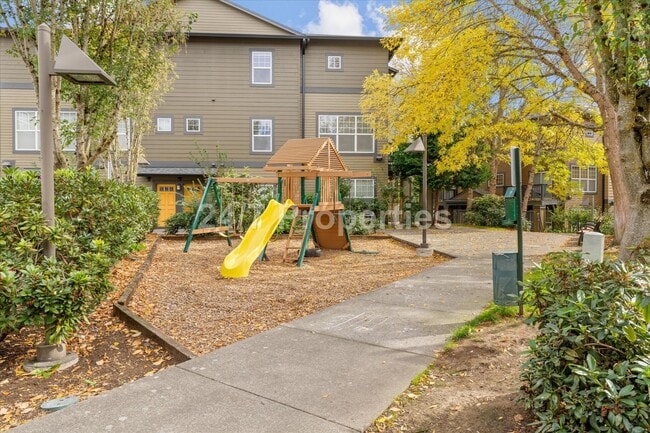 Building Photo - *MOVE-IN SPECIAL!* 3 BD I 2.5 BA Beaverton Townhome