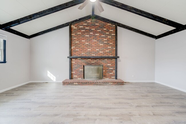 Building Photo - 3 bedroom 2 bath house with attached garage.