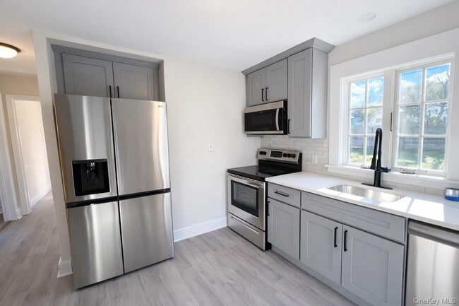 Building Photo - 474 N Bedford Rd