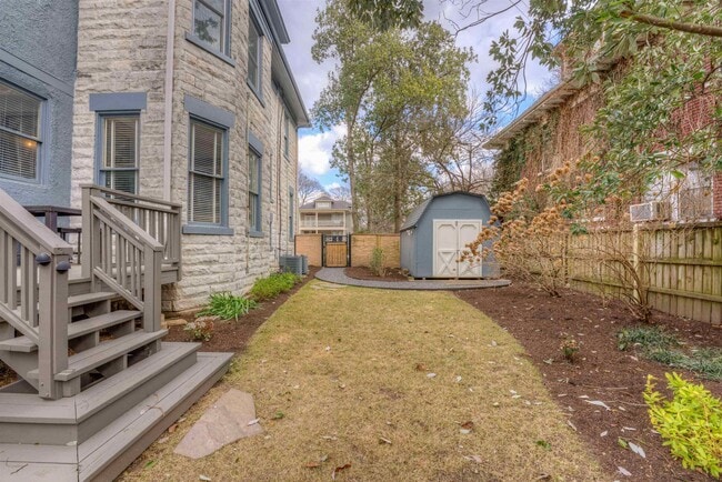 Building Photo - 225 N McNeil St
