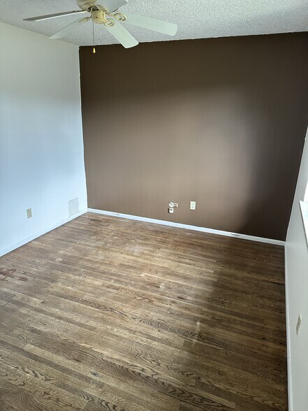 Building Photo - 2623 Sherwood Cir