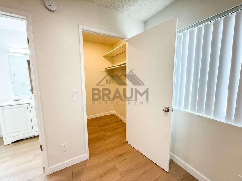 Building Photo - 13347 Victory Blvd