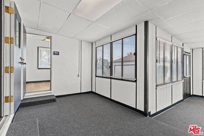 Building Photo - 9829 S 7th Ave