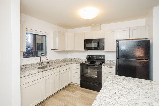 Building Photo - 2815 Lee Oaks Ct