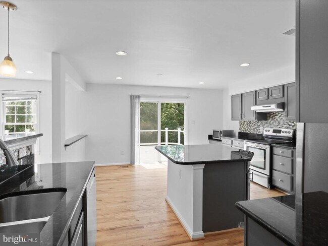 Building Photo - 1518 Summerset Pl