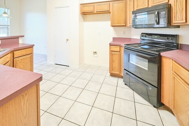Building Photo - 501 Harvard Dr