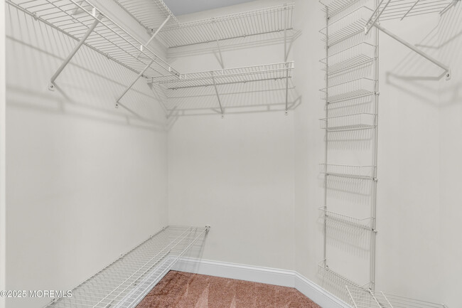 Building Photo - 10 McCormick Ave N