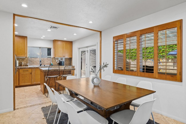 Building Photo - 47765 Tulip Pl