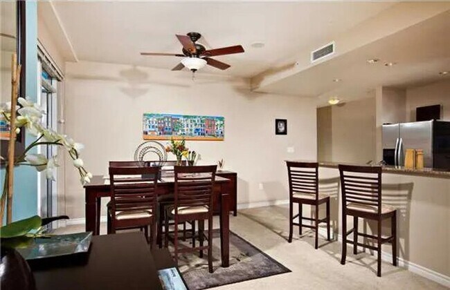 Building Photo - Gorgeous Condo with Amazing Views in La Vi...