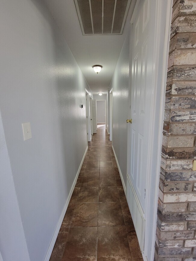 Building Photo - 101 Bluebonnet Ln