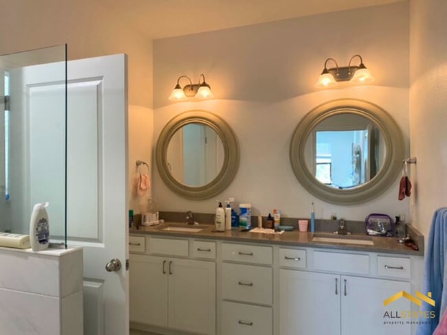 Building Photo - 2941 Siesta View Dr